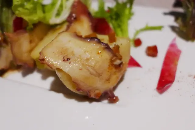 慢煮八爪魚沙律些厘醋汁