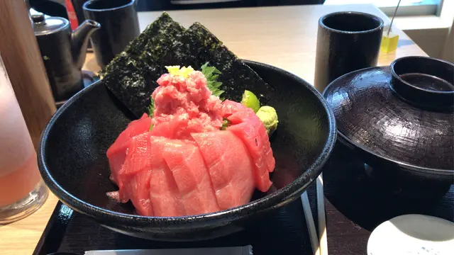飛天黑鮪大滿貫丼