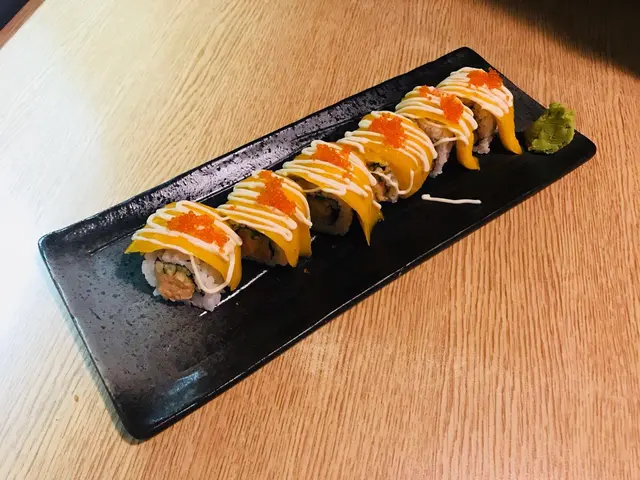 香芒配撘爽口龍蝦，沙律醬再將鮮味提升，要慢慢將各層次品嚐，實是必食之選