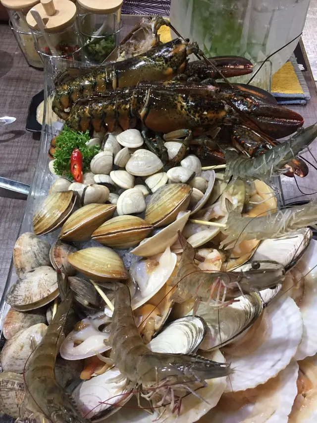 海鮮套餐，抵食、新鮮。可惜係貝類有沙石，所以四星。