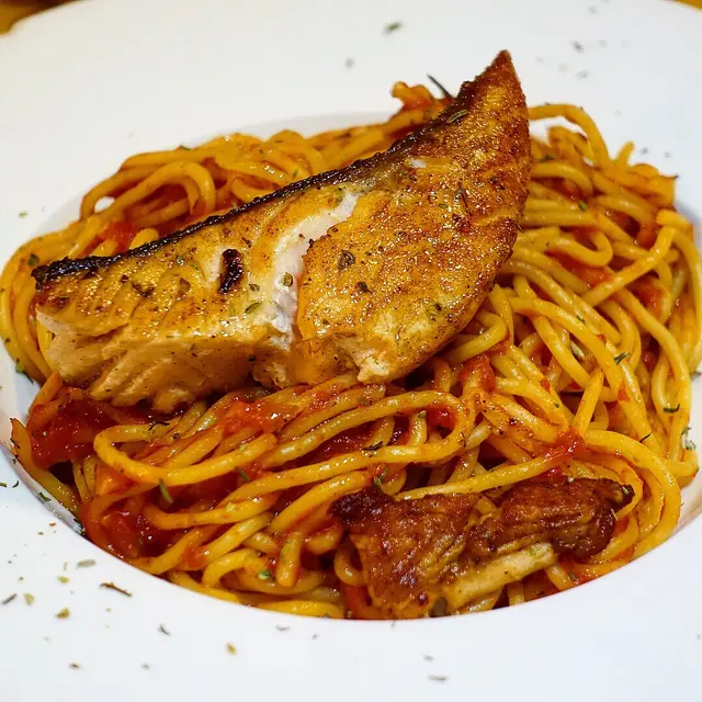 香煎三文魚  粉紅忌廉汁意大利粉餐