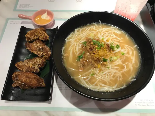 點子炸雞球配船家湯粉