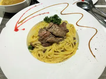 香煎牛柳粒南瓜汁意粉