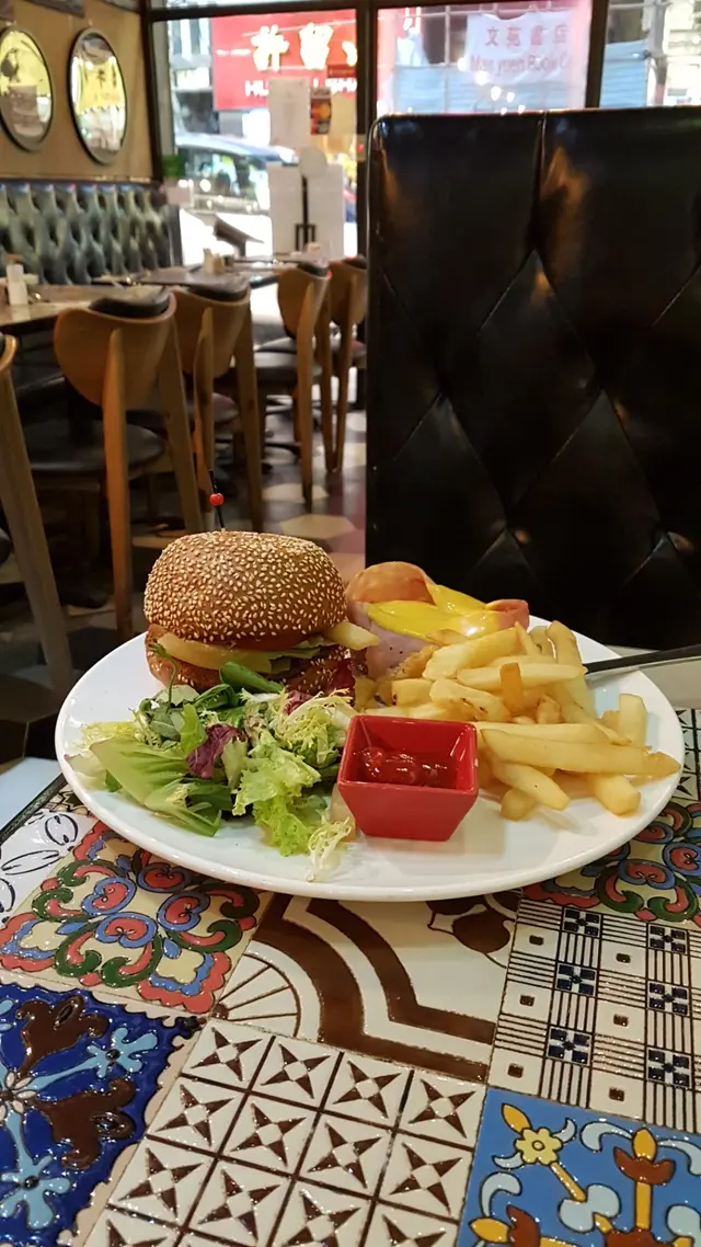 超級啤酒罐煙肉安格斯漢堡