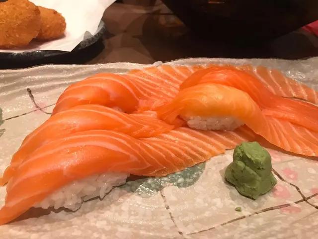 8寸長三文魚壽司