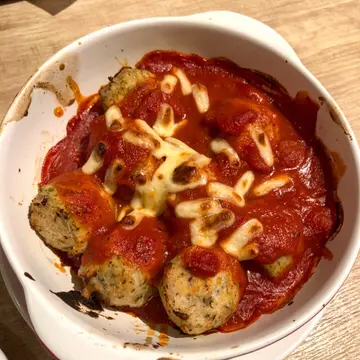 肉丸配拿破崙醬汁