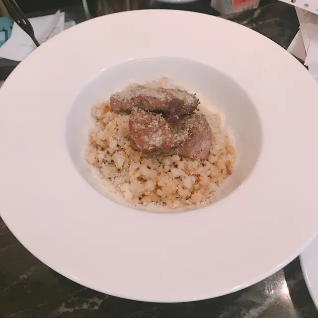 真空慢煮澳洲牛頰穀物意大利飯