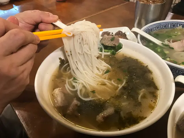 牛腩湯鍋酸辣米線(細碗)