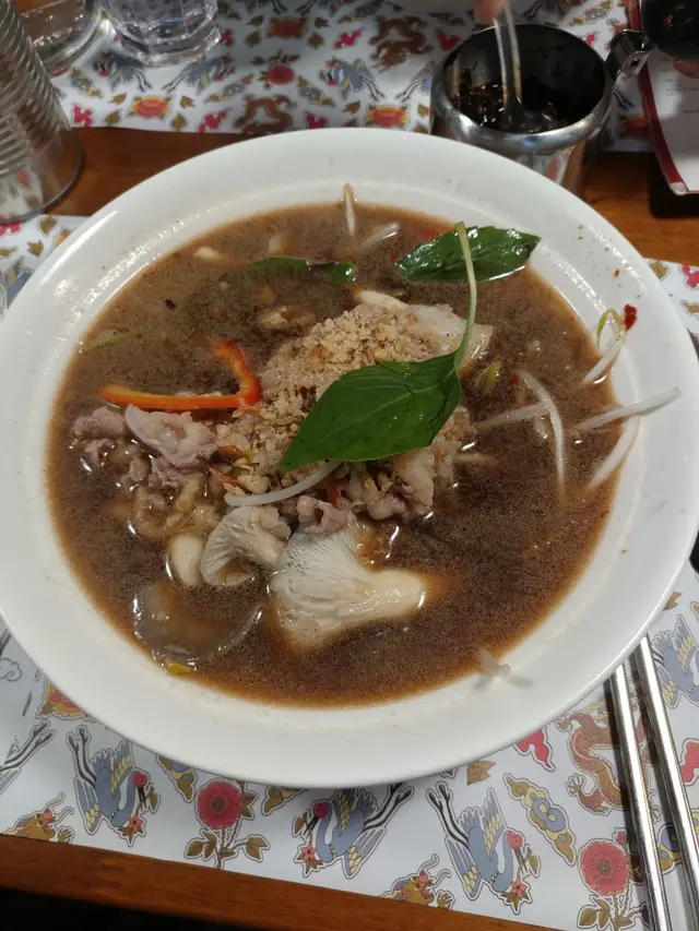 牛骨湯肥牛秀珍菇金邊粉