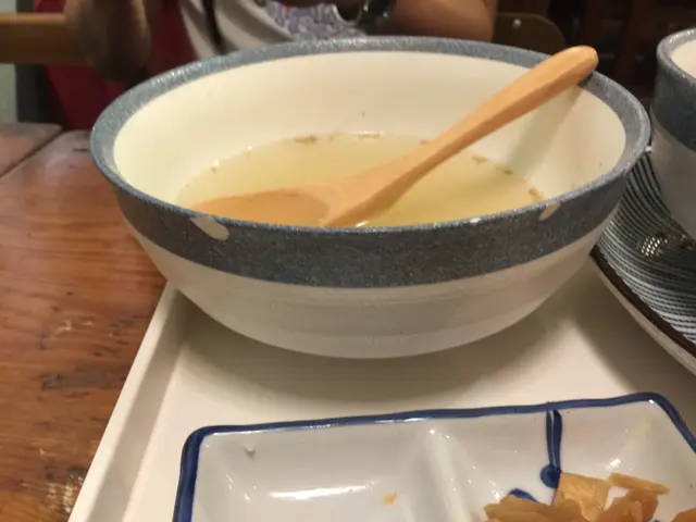 非常殘破的食具