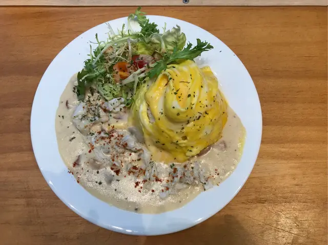 煙肉蘑菇蟹肉忌廉汁蛋包飯