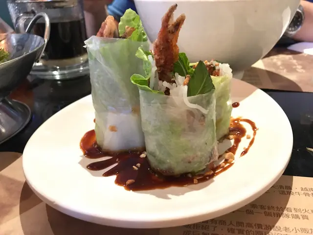 米紙卷(軟殻蟹拼牛油果)