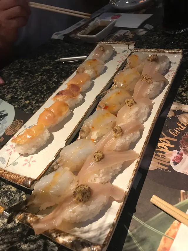 Sushi  有誠意  ,  舊飯唔係熱,  刺身都新鮮,  