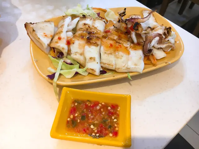 泰式燒原隻魷魚