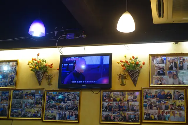 坐得頗為逼夾，以圓枱為主，加上樓底不高兼座無虛席！