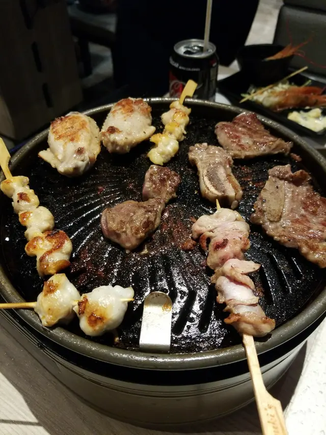 飲住啤酒炭串燒，慢慢燒