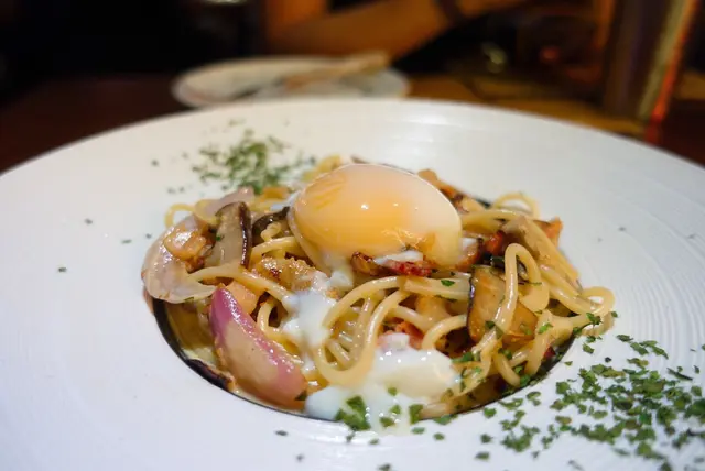 温泉蛋卡邦尼意粉