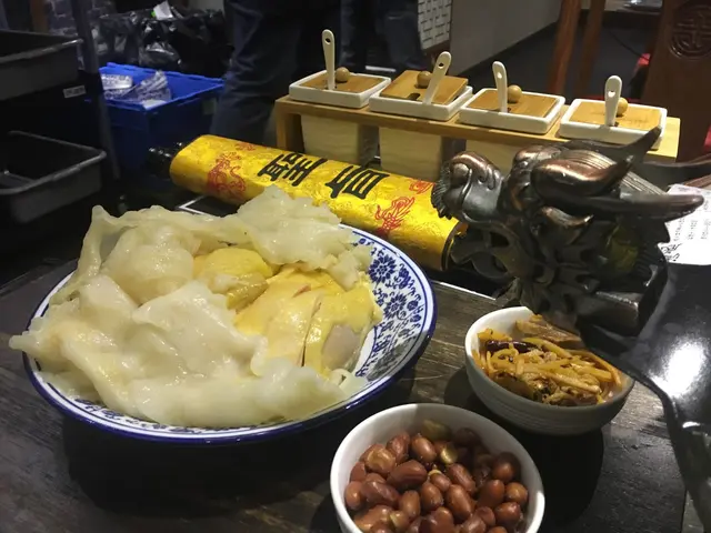 康𤋮花膠雞湯鍋(半隻)