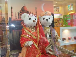 大眼妹; )