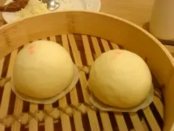 嘴角有粒飯