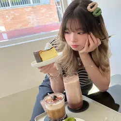 CharlotteYau7563