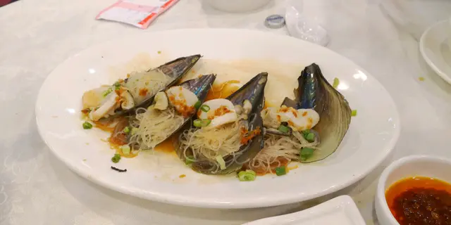 啲豉油好鬼鹹，扇貝老過我隻腳啲死皮