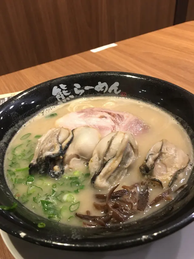 廣島蠔豚骨湯拉麵配4隻大蠔