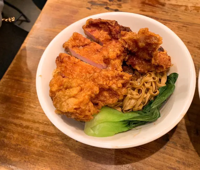 秘製豬扒飯肉燥汁撈麵