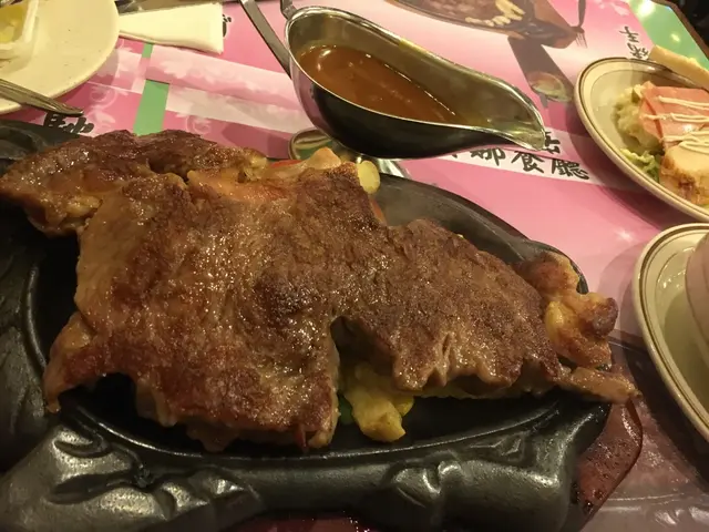 西冷扒配薯條什豆