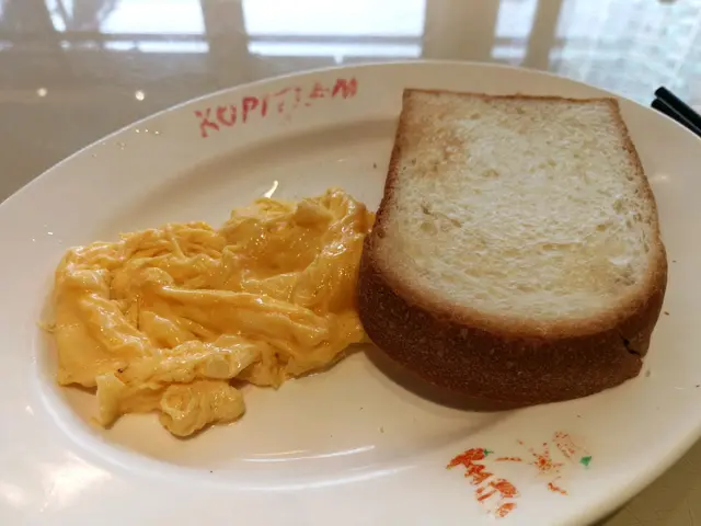 早餐 - 炒蛋 + 牛奶吐司