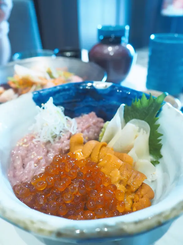 三色丼