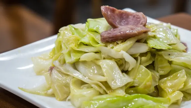 台式香腸炒高麗菜