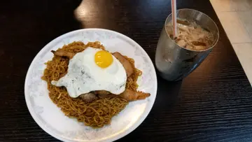 豬頸肉煎蛋撈麵