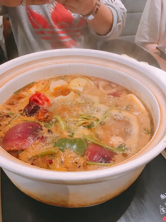 回辣香辣湯雞煲(一隻)