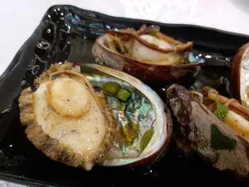 果皮蒸大连鲍鱼　　