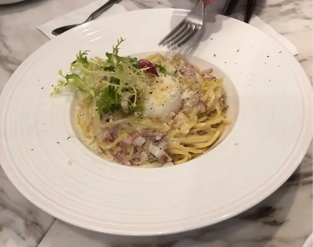 溫泉蛋卡邦尼意粉