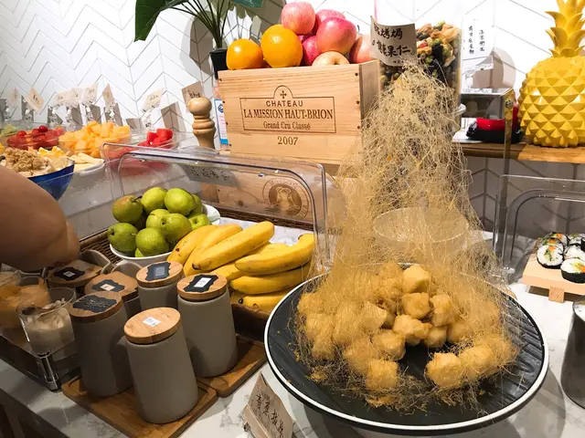 呢個食物睇黎係必食呀!一段時間佢都會睇情況refill !可能我食咸食食得慢,食到尾升個拔絲已經無哂。 哩張相係臨走之前 ,出新既時間影!所以要影靚靚相嘅朋友,可能就要咩咸食都唔好理,第一時間攞咗先啦!唔係到每輪尾升就剩返幾粒!