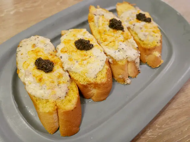 辣肉腸松露芝士脆多士