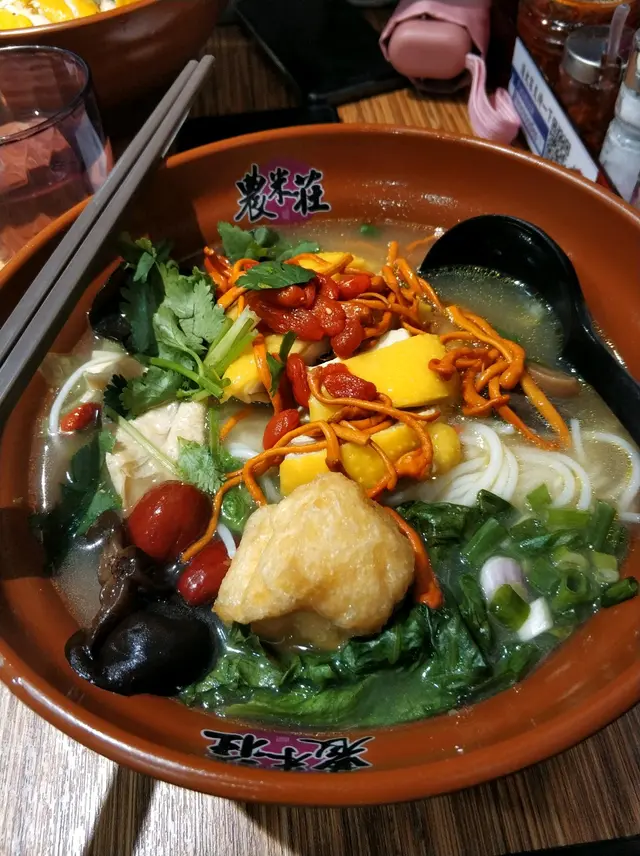 成碗湯真係飲晒都唔口渴又入味，啲雞件好滑，好足料❤️