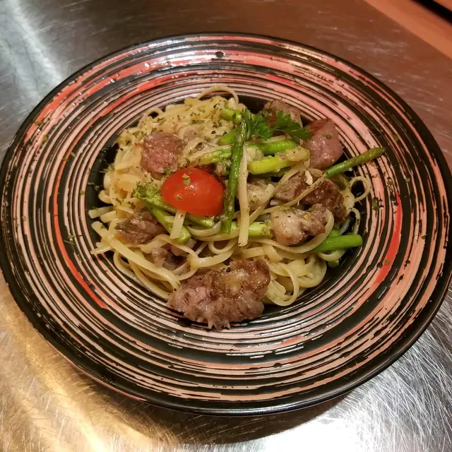 香蒜白酒露筍日本和牛煮扁意粉