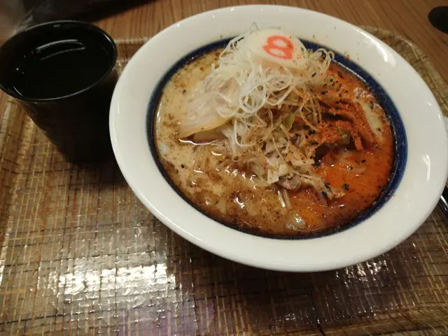 Rich flavored of black sesame oil, but only gives a very thin slice of meat and lots of cabbage to "replace" some of the noodles