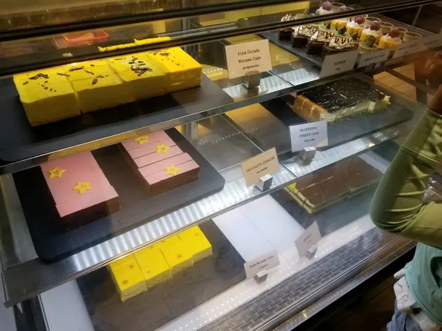 仲有個蛋糕柜，樣樣都好好味