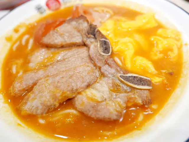  秘製豬扒番茄濃湯麵加炒滑蛋