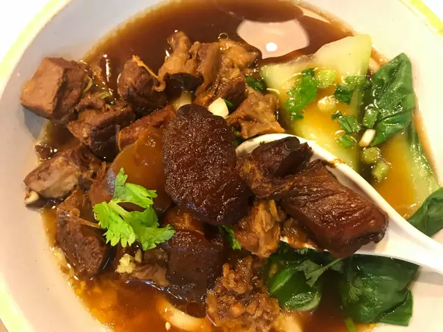 麻辣牛筋腩刀削麵 