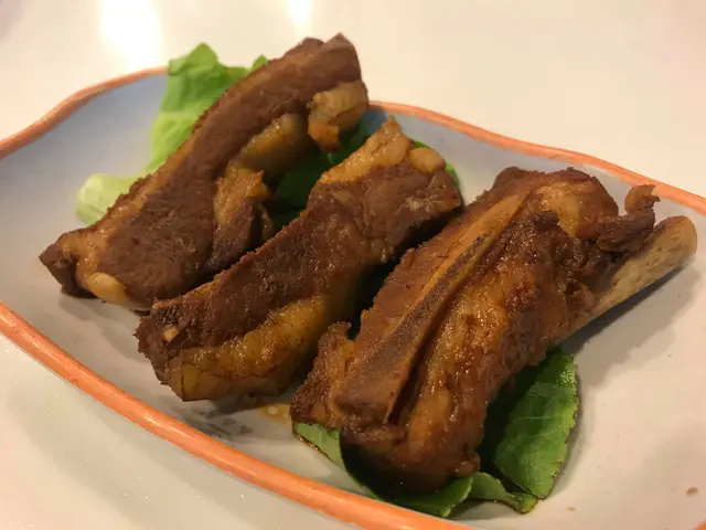 麻辣金沙腩排刀削麵
