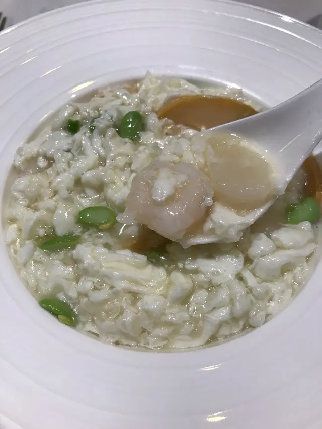 三鮮蝦仁、帶子和鮑片份量豐富