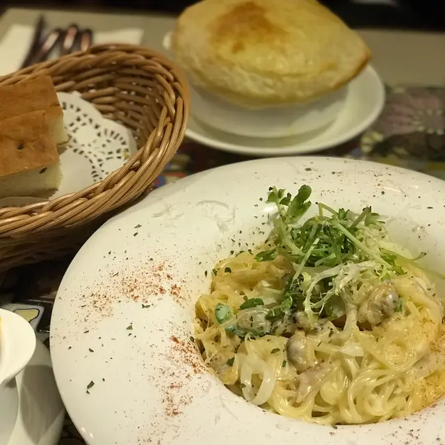 蟹肉拼蜆肉配忌廉汁天使麵