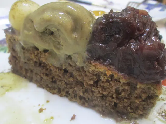 口感較似鬆糕，有彈性和嚼勁