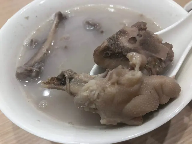 眉豆花生雞腳湯