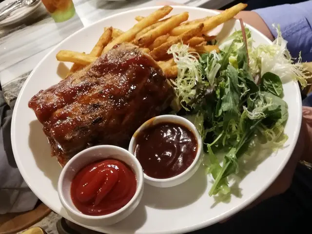 豬骨算厚肉，肉質不錯，配合燒烤醬好好味！